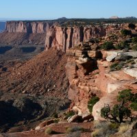Jednou z částí Canyonlands je stolová hora Island in the Sky,