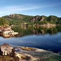 Pobřeží podél silnice Kystriksveien